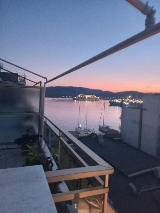 Appartement Cozy Seaside Penthouse With Sea & Mountain View. à Vólos Extérieur photo